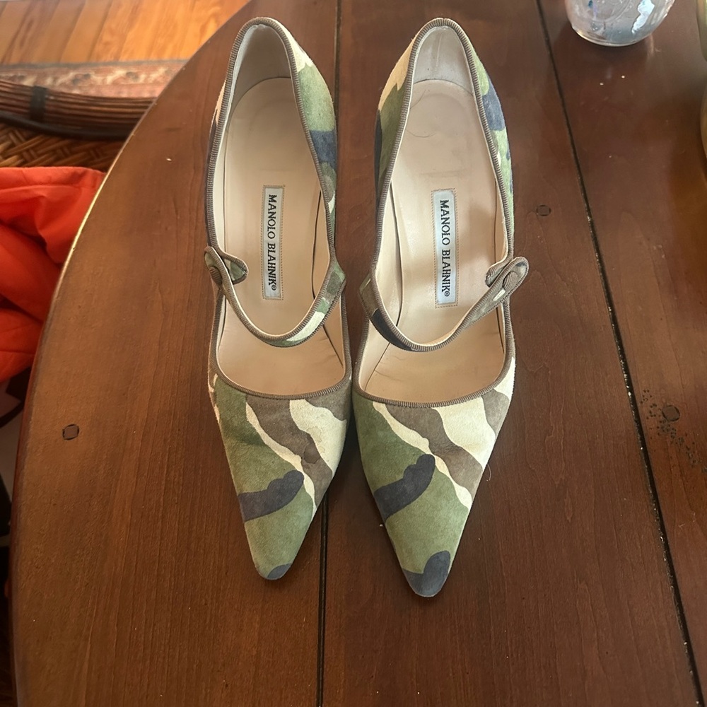 Manolo Blahnik Green and Tan Stylish Heels